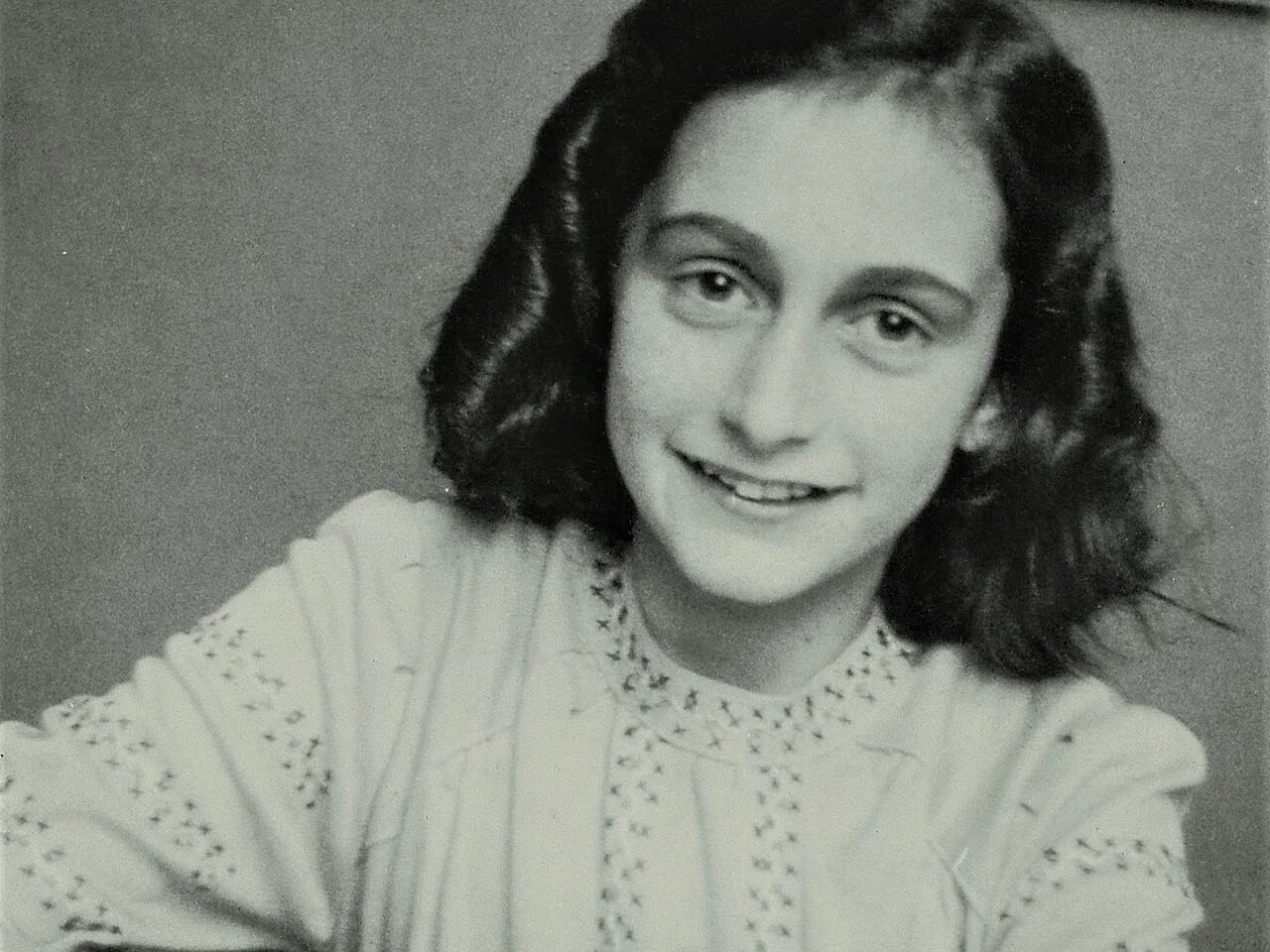 Anne Frank: flickan bakom dagboken från gömstället i Amsterdam